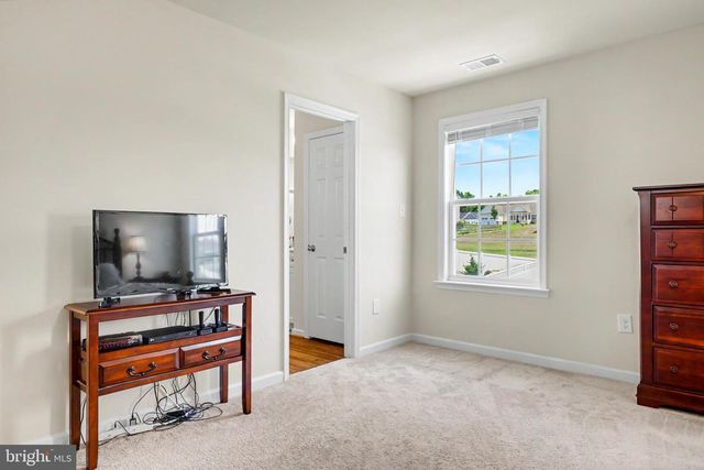 170 CHESTERFIELD DR, Falling Waters, WV 25419