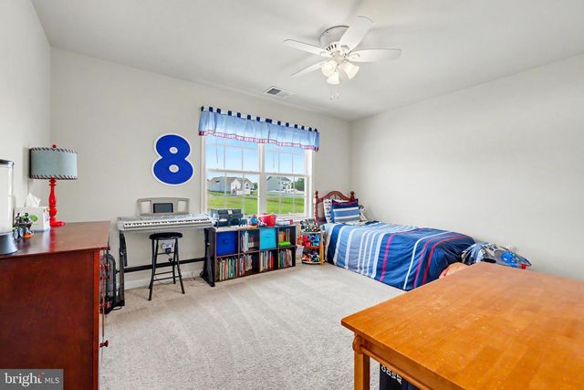170 CHESTERFIELD DR, Falling Waters, WV 25419