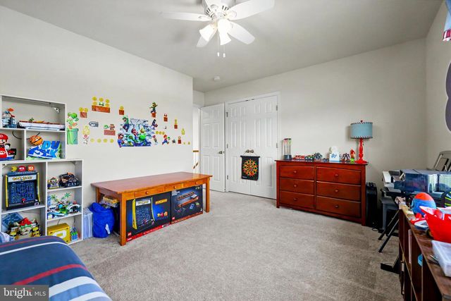 170 CHESTERFIELD DR, Falling Waters, WV 25419