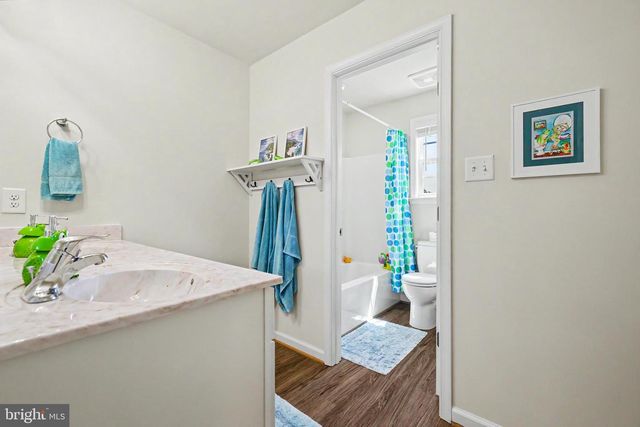 170 CHESTERFIELD DR, Falling Waters, WV 25419