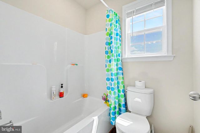170 CHESTERFIELD DR, Falling Waters, WV 25419