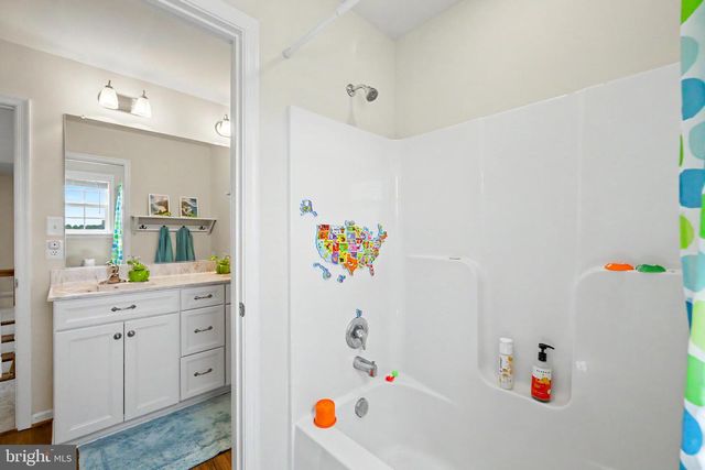 170 CHESTERFIELD DR, Falling Waters, WV 25419