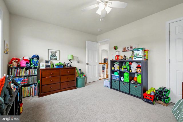 170 CHESTERFIELD DR, Falling Waters, WV 25419