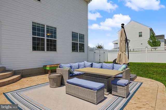 170 CHESTERFIELD DR, Falling Waters, WV 25419