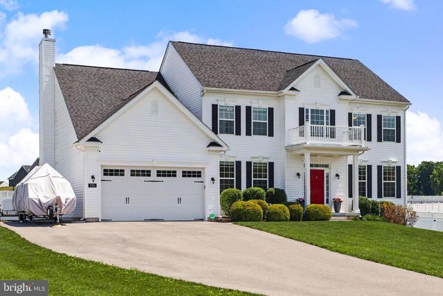 170 CHESTERFIELD DR, Falling Waters, WV 25419