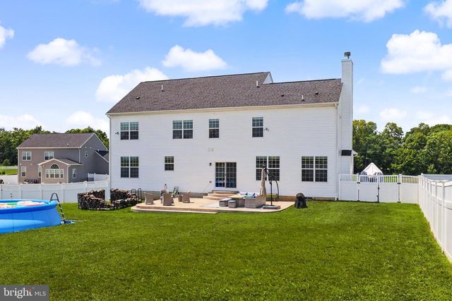 170 CHESTERFIELD DR, Falling Waters, WV 25419