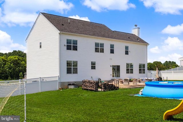 170 CHESTERFIELD DR, Falling Waters, WV 25419