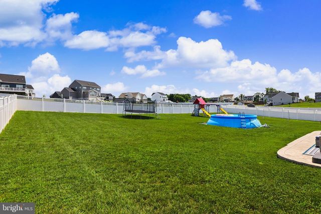 170 CHESTERFIELD DR, Falling Waters, WV 25419