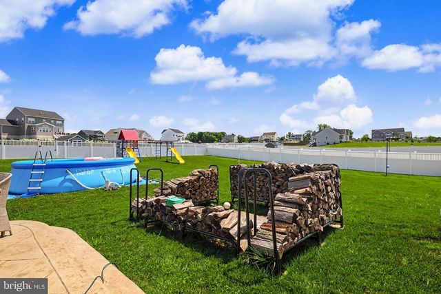 170 CHESTERFIELD DR, Falling Waters, WV 25419
