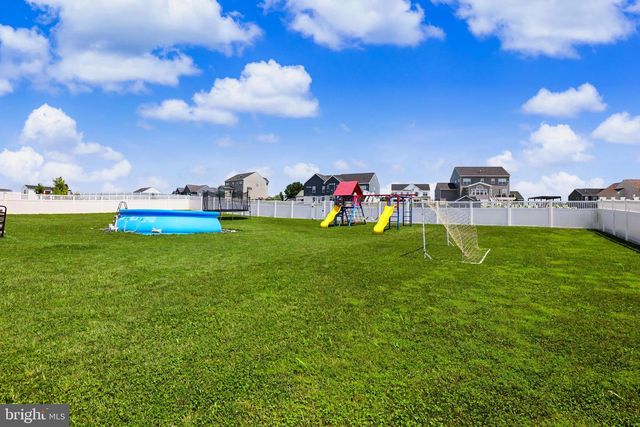 170 CHESTERFIELD DR, Falling Waters, WV 25419