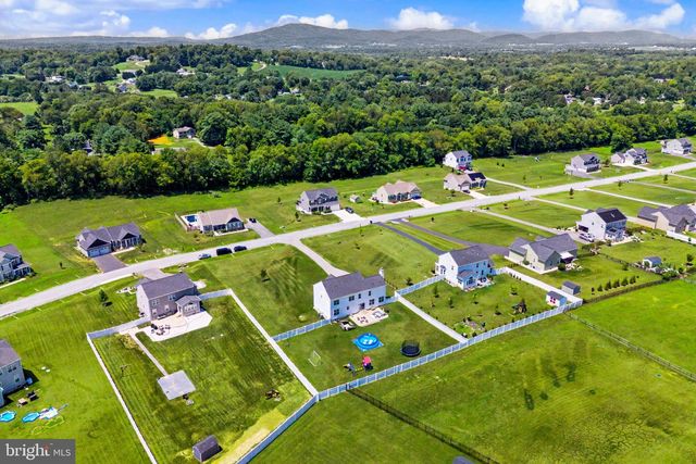 170 CHESTERFIELD DR, Falling Waters, WV 25419
