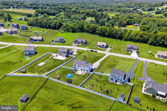 170 CHESTERFIELD DR, Falling Waters, WV 25419