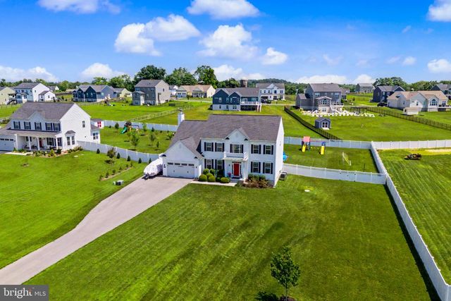 170 CHESTERFIELD DR, Falling Waters, WV 25419