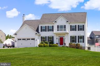 170 CHESTERFIELD DR, Falling Waters, WV 25419