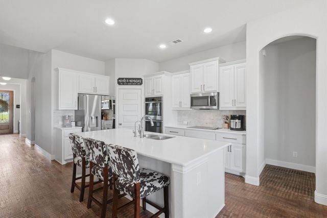 704 Cactus Creek Court, Godley, TX 76044