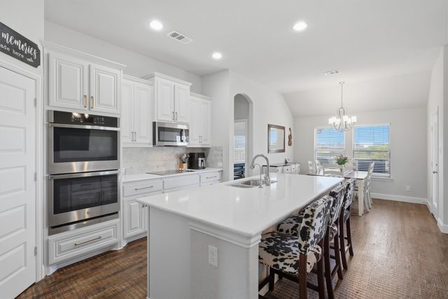 704 Cactus Creek Court, Godley, TX 76044