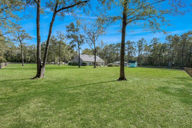 220 Cherokee Circle, Wallisville, TX 77597