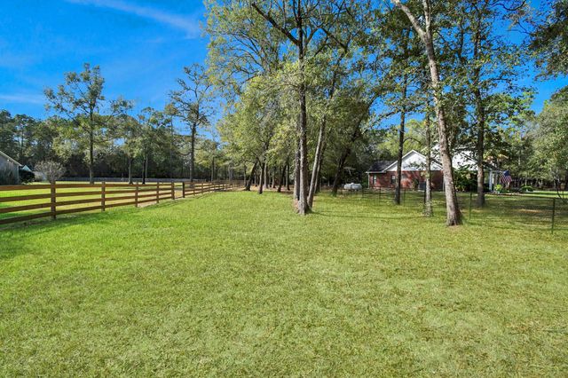 220 Cherokee Circle, Wallisville, TX 77597