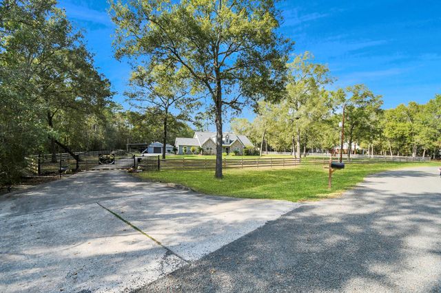 220 Cherokee Circle, Wallisville, TX 77597