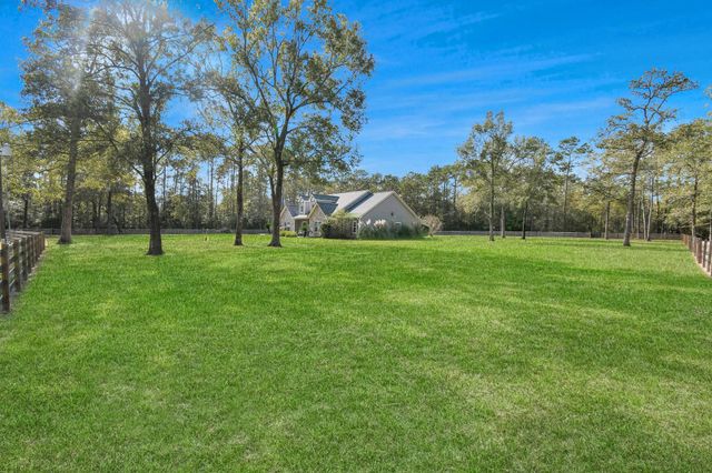 220 Cherokee Circle, Wallisville, TX 77597