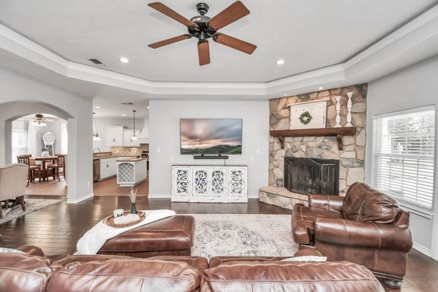 220 Cherokee Circle, Wallisville, TX 77597