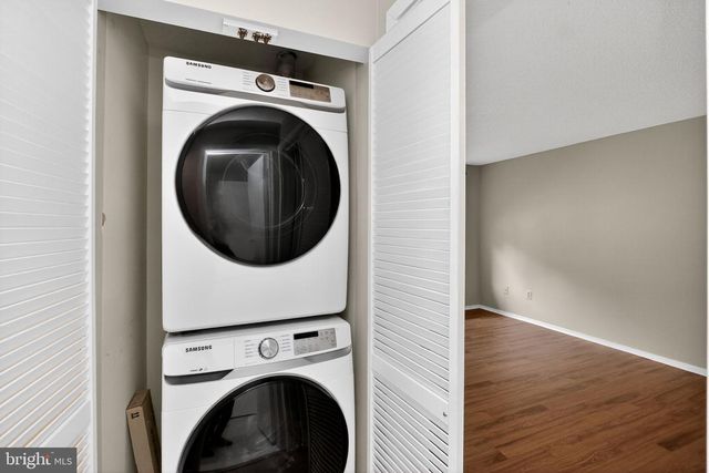 1502 SUMMERCHASE CT, Reston, VA 20194