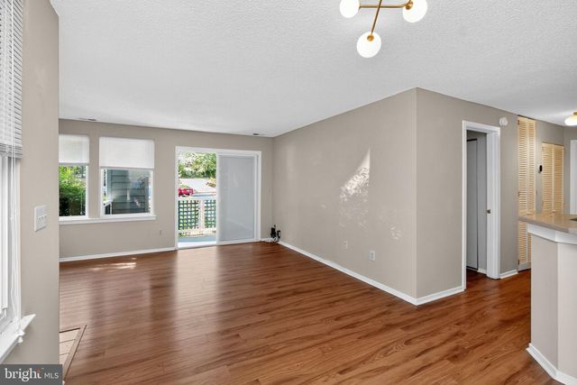 1502 SUMMERCHASE CT, Reston, VA 20194