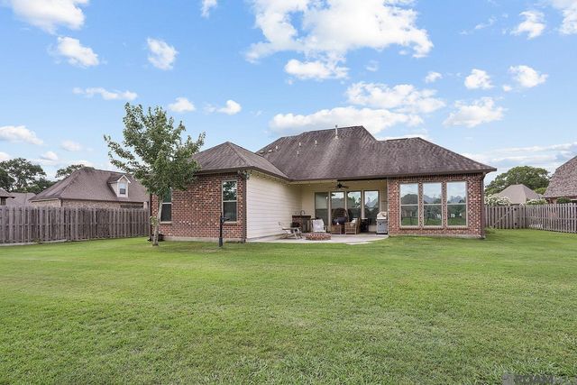 15956 Redstone Ct, Pride, LA 70770