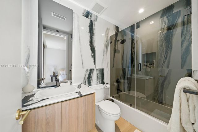 4041 S Le Jeune Rd, Miami, FL 33146