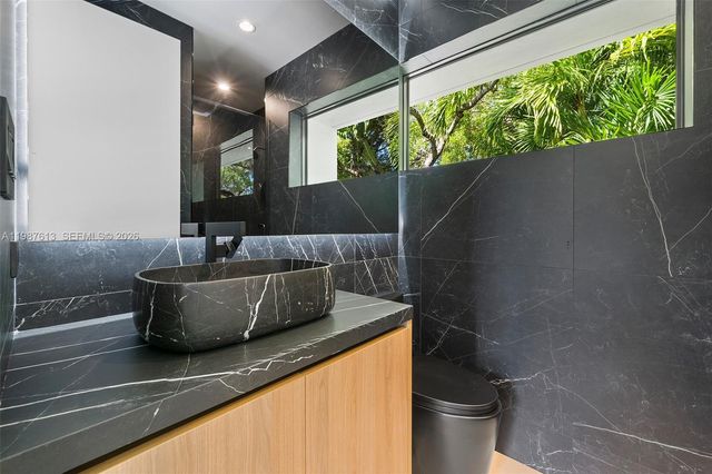 4041 S Le Jeune Rd, Miami, FL 33146