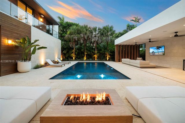 4041 S Le Jeune Rd, Miami, FL 33146