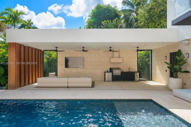 4041 S Le Jeune Rd, Miami, FL 33146