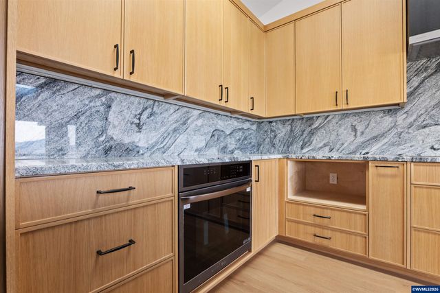 383 Ridgecrest Dr, Roseburg, OR 97471