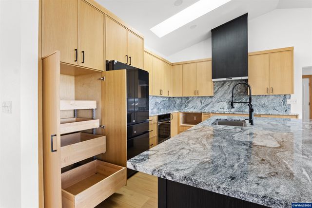 383 Ridgecrest Dr, Roseburg, OR 97471