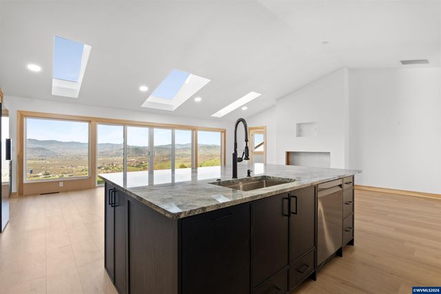 383 Ridgecrest Dr, Roseburg, OR 97471