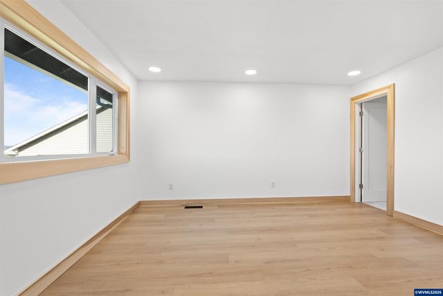 383 Ridgecrest Dr, Roseburg, OR 97471