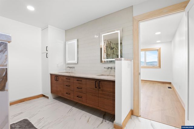 383 Ridgecrest Dr, Roseburg, OR 97471