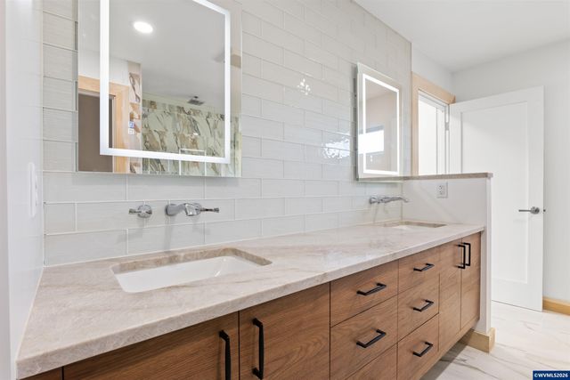 383 Ridgecrest Dr, Roseburg, OR 97471