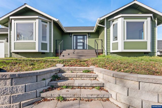 383 Ridgecrest Dr, Roseburg, OR 97471