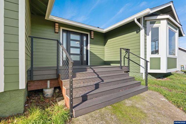 383 Ridgecrest Dr, Roseburg, OR 97471