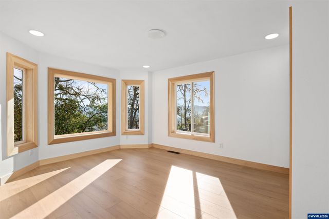 383 Ridgecrest Dr, Roseburg, OR 97471