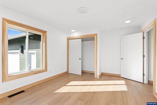 383 Ridgecrest Dr, Roseburg, OR 97471