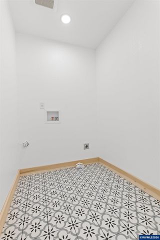 383 Ridgecrest Dr, Roseburg, OR 97471