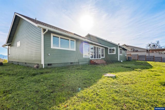 383 Ridgecrest Dr, Roseburg, OR 97471