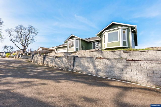 383 Ridgecrest Dr, Roseburg, OR 97471