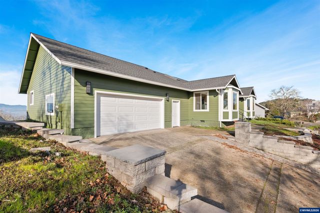 383 Ridgecrest Dr, Roseburg, OR 97471