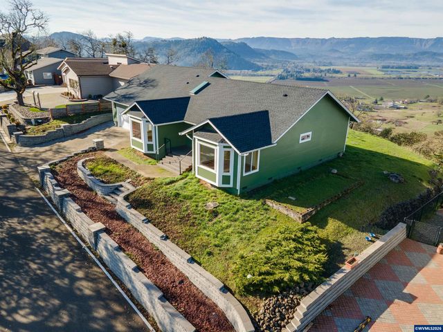 383 Ridgecrest Dr, Roseburg, OR 97471