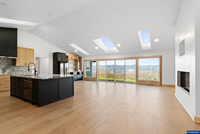 383 Ridgecrest Dr, Roseburg, OR 97471