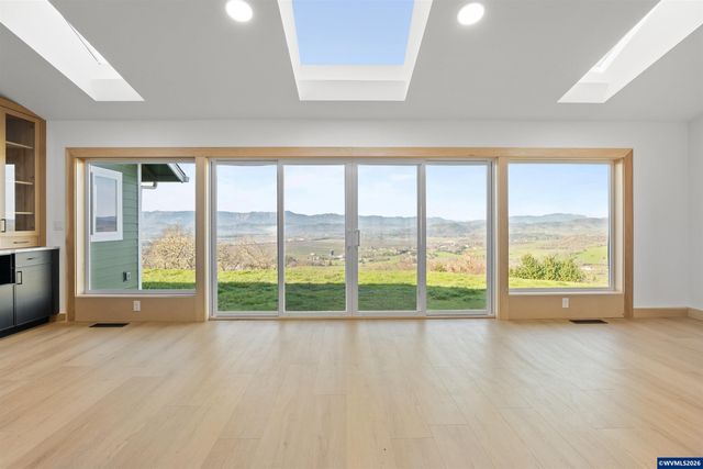 383 Ridgecrest Dr, Roseburg, OR 97471