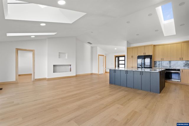 383 Ridgecrest Dr, Roseburg, OR 97471